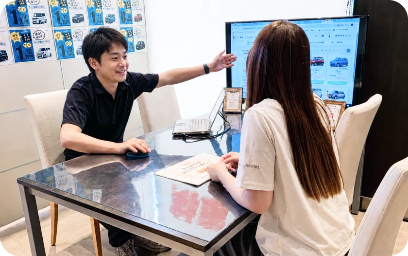 乗り換えについてスタッフへ相談する様子