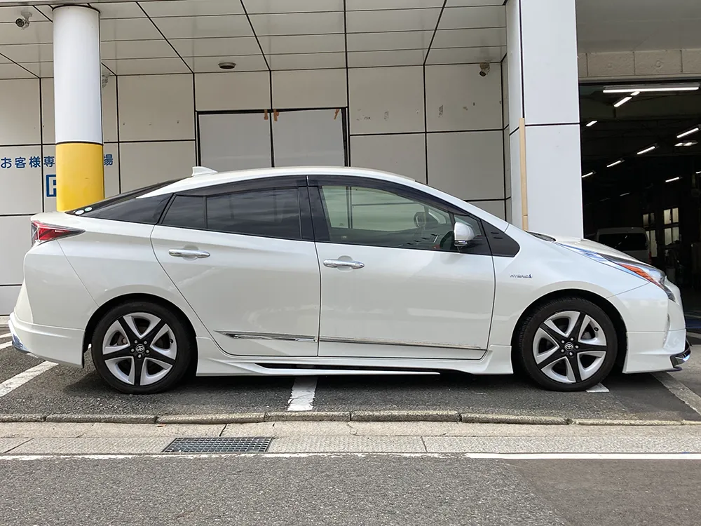 トヨタ　プリウス Sツーリング 画像4