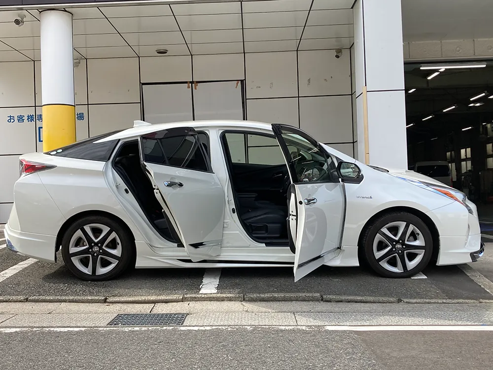 トヨタ　プリウス Sツーリング 画像5