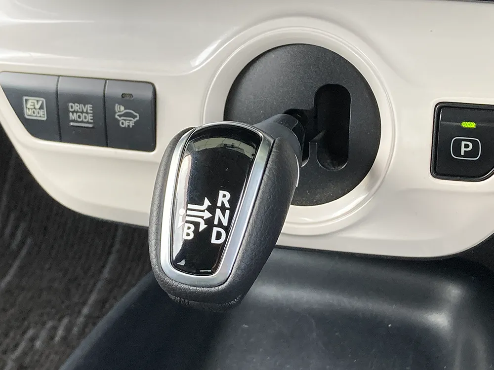 トヨタ　プリウス Sツーリング 画像30